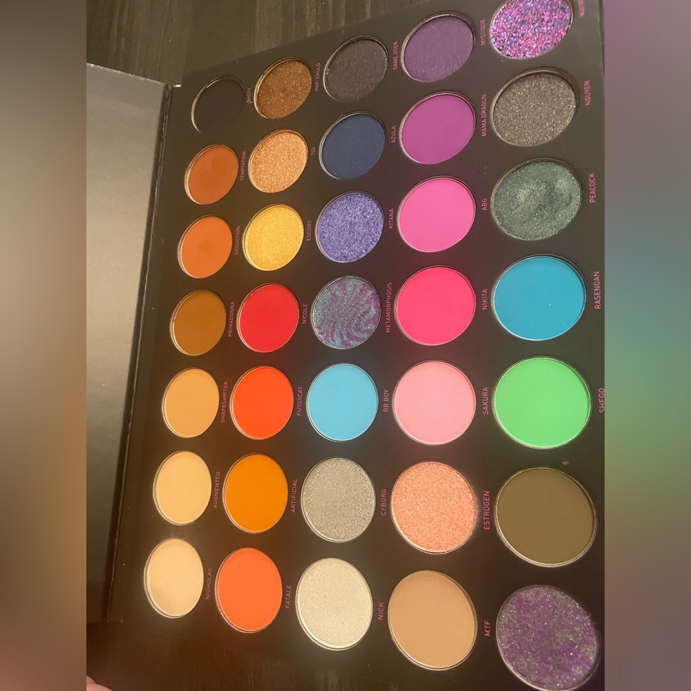 Nikita Dragun Artistry Eyeshadow Palette